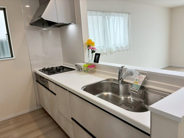 【キッチン】 | 伊豆の国市大仁Ⅱ 新築建売分譲住宅 建物＋土地 TW06092 | 伊豆の国市大仁A号棟　キッチン ※令和8年4月13日撮影写真