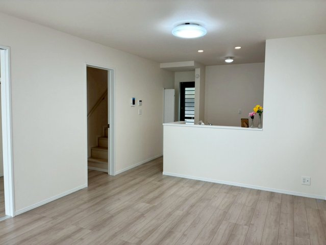 【居間・リビング】 | 伊豆の国市大仁Ⅱ 新築建売分譲住宅 建物＋土地 TW06092 | 伊豆の国市大仁A号棟　リビング ※令和8年4月13日撮影写真