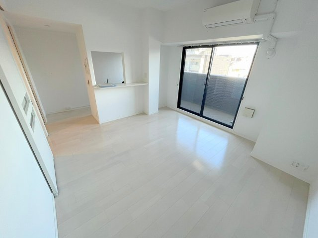 S-RESIDENCE新大阪駅前の居間・リビング