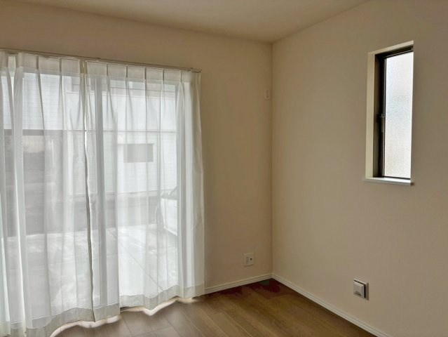 【洋室】 | 伊豆の国市大仁Ⅱ 新築建売分譲住宅 建物＋土地 TW06092 | 伊豆の国市大仁B号棟　1F洋室 ※令和8年4月13日撮影写真
