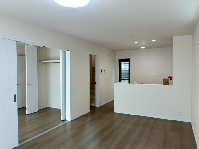【居間・リビング】 | 伊豆の国市大仁Ⅱ 新築建売分譲住宅 建物＋土地 TW06092 | 伊豆の国市大仁B号棟　リビング ※令和8年4月13日撮影写真