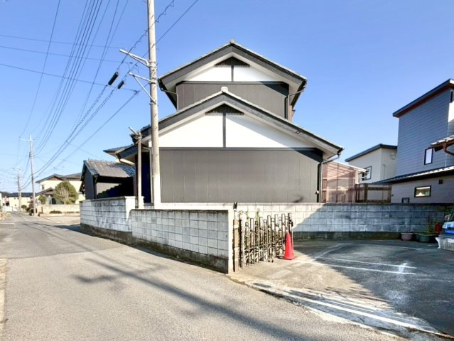 【中古戸建】館林市小桑原町の外観|■外観｜特徴のある個性的な住まいと美しい街並み、そして住みやすい環境を、ぜひ現地でご覧になりませんか。お気軽にお問合せください(^^)  