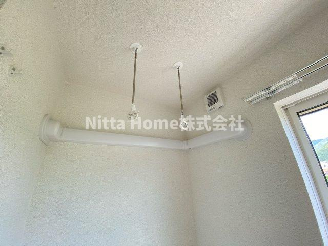 プティ　フォレスタ柏原のその他共用部分|室内物干しスペースです♪