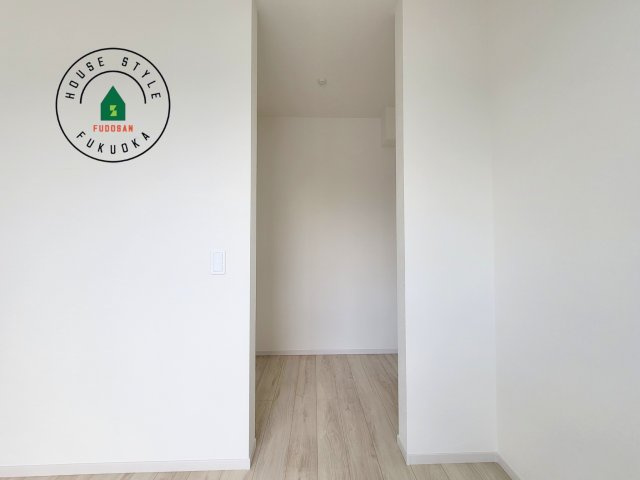 太宰府市五条5丁目第1-2棟（1号棟）　の内観：施工例|洋服や大きな荷物が多い方や人数の多いご家族などは、一般的なクローゼットよりもウォークインクローゼットのほうが使い勝手が良いです。