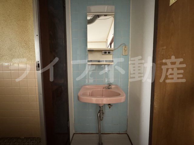 八栄マンションの洗面所|忙しい朝には欠かせない洗面所です