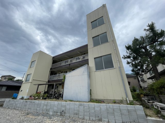 八栄マンションの外観|外はこのようになっています