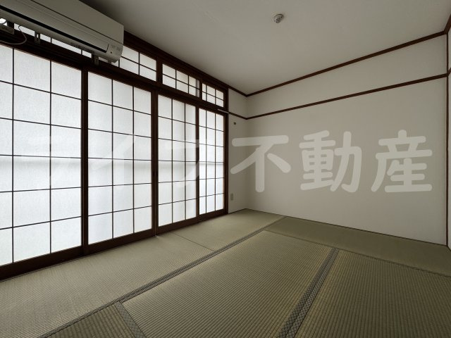 八栄マンションの和室|明るい和室です