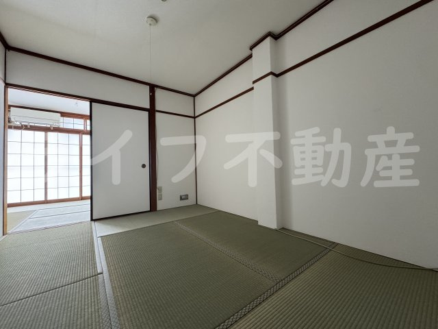 八栄マンションの和室|明るい和室です