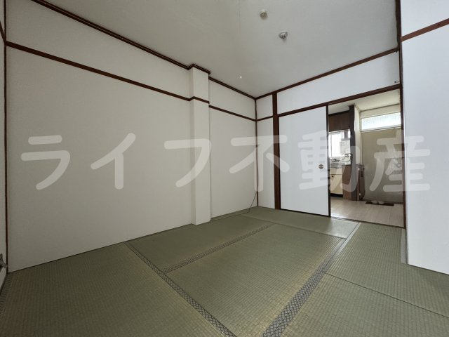 八栄マンションの和室|ゆったりとくつろげる和室です