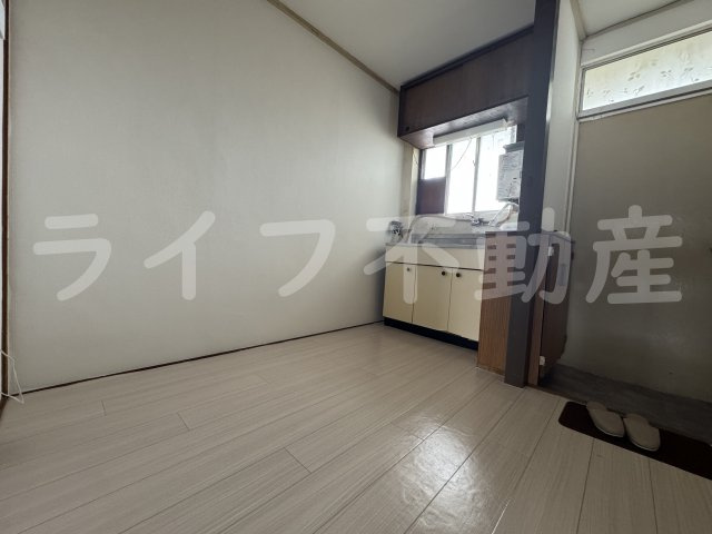 八栄マンションの居間・リビング|ゆったり過ごせる居間です