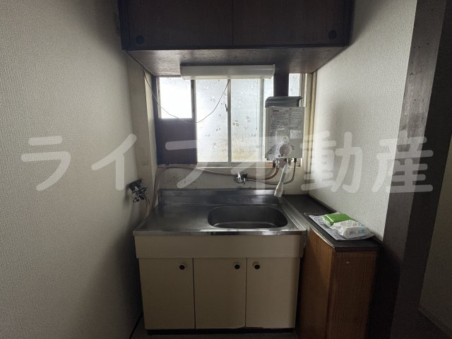 八栄マンションのキッチン|使いやすいキッチンです