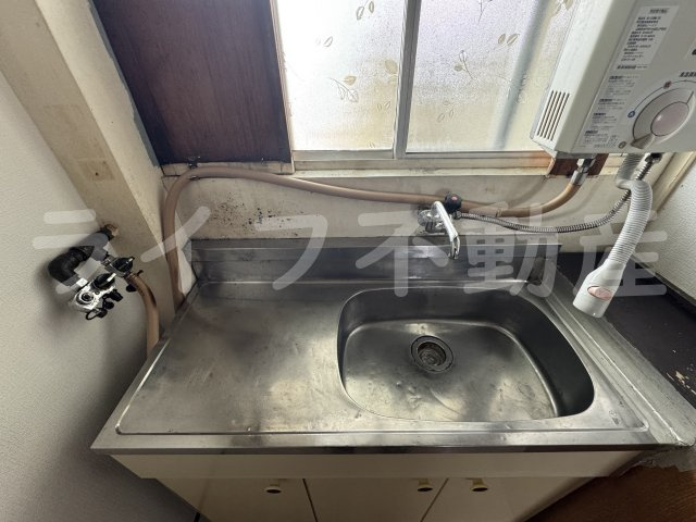 八栄マンションの駐車場|駐車スペースもあります