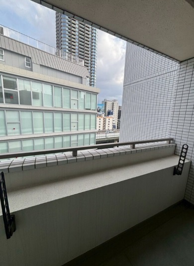 大阪市中央区今橋１丁目の賃貸マンションのバルコニー