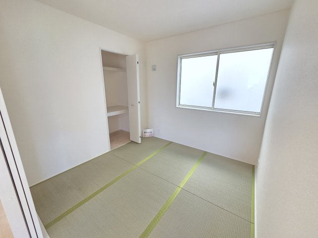 新築　伊勢崎市東小保方町第2　5号棟　Livele Garden.Sの和室|現地写真　リビング横の和室です。居室、お子様のプレイルーム、客間など様々な使い方ができますね！