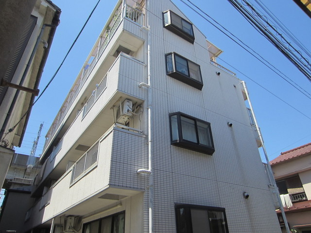 アナトリアコーポの外観|白いタイル張りの綺麗な外観です。