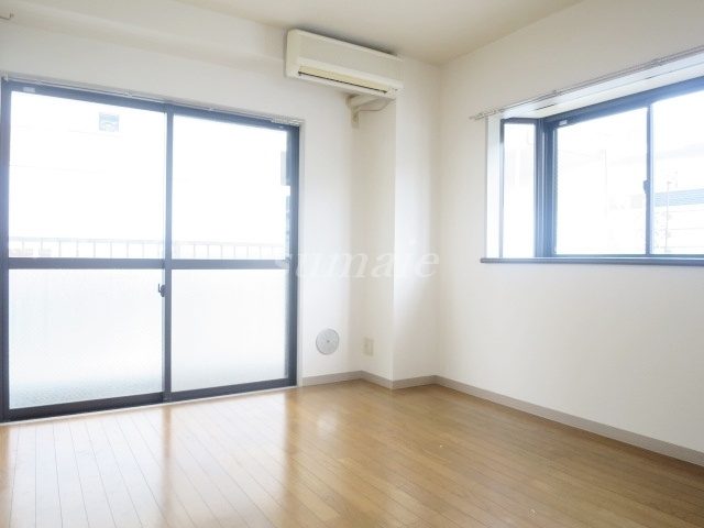 アナトリアコーポの居間・リビング|人気の角部屋です☆