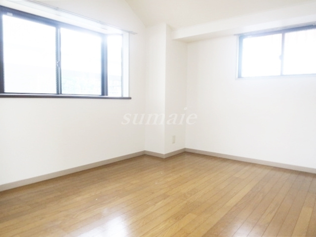 アナトリアコーポの洋室|明るいお部屋です☆