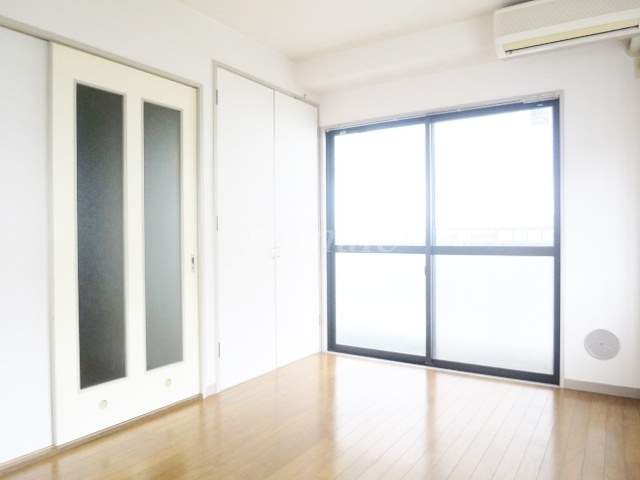 アナトリアコーポの寝室|3面採光です☆