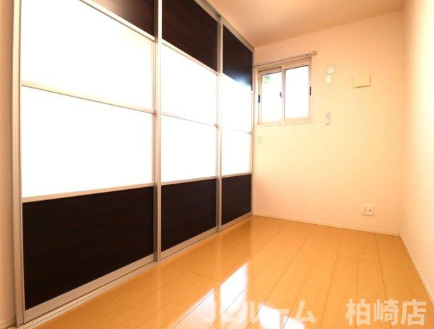 柏崎市東本町３丁目のアパートの寝室