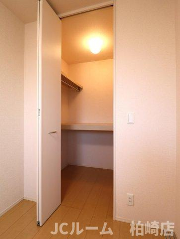 柏崎市東本町３丁目のアパートの収納