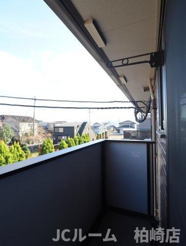 柏崎市東本町３丁目のアパートのバルコニー