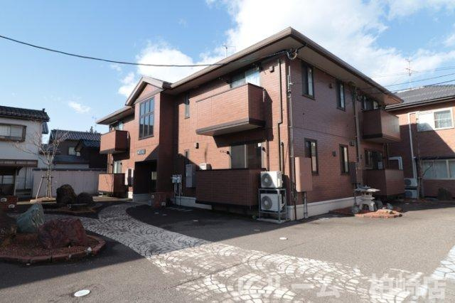 柏崎市東本町３丁目のアパート