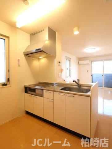 柏崎市東本町３丁目のアパートのキッチン
