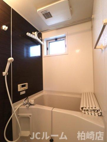 柏崎市東本町３丁目のアパートの浴室