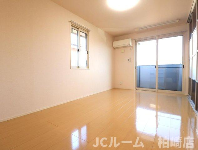 柏崎市東本町３丁目のアパートの洋室
