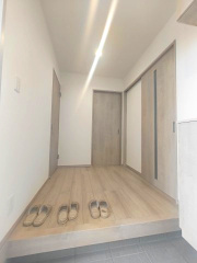 【玄関】 | 天白区島田黒石　新築一戸建て | キャンペーン対象物件です♪詳細は弊社ホームページもしくはスタッフまでお気軽にお問合せ下さいませ♪ お役に立てる自信があります♪