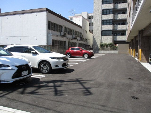 ルミエール箱崎駅前の駐車場