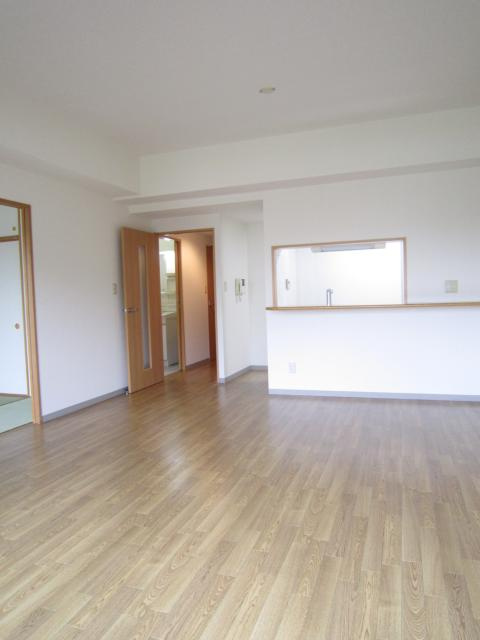 ヴィオレ湘南の居間・リビング