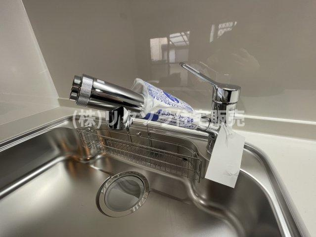 点野5丁目　中古一戸建ての設備|キッチン浄水機能付き水栓
■物件内覧・資金計画相談・住宅ローン相談、リフォーム相談、お問合せ受付中■
※当日・翌日のご内覧、ご相談はお電話でのお問合せがスムーズです！