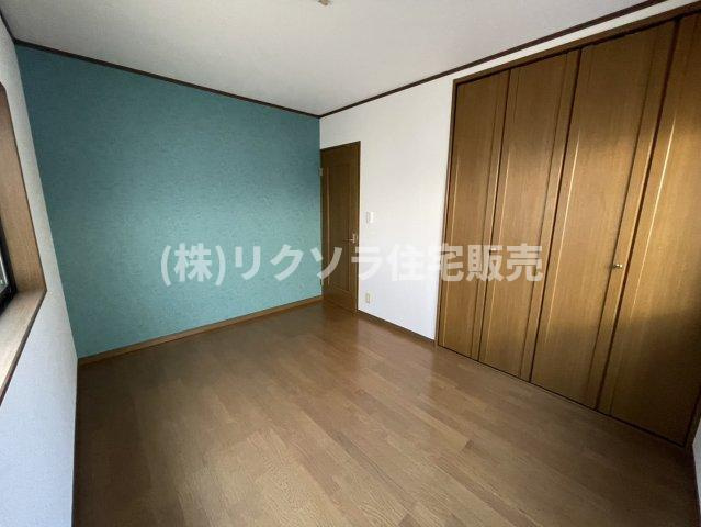 点野5丁目　中古一戸建ての寝室|洋室6.0帖
■物件内覧・資金計画相談・住宅ローン相談、リフォーム相談、お問合せ受付中■
※当日・翌日のご内覧、ご相談はお電話でのお問合せがスムーズです！