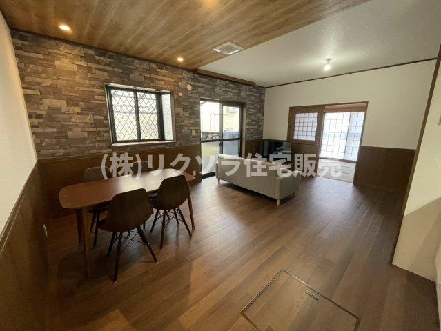 点野5丁目　中古一戸建ての居間・リビング|LDK15.0帖
■物件内覧・資金計画相談・住宅ローン相談、リフォーム相談、お問合せ受付中■
※当日・翌日のご内覧、ご相談はお電話でのお問合せがスムーズです！