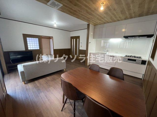 点野5丁目　中古一戸建ての居間・リビング|LDK15.0帖
■物件内覧・資金計画相談・住宅ローン相談、リフォーム相談、お問合せ受付中■
※当日・翌日のご内覧、ご相談はお電話でのお問合せがスムーズです！