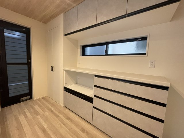 福岡市早良区飯倉８丁目の中古一戸建のキッチン|カップボードで日用品もスッキリ収納♪
朝食支度も楽しくなる、機能性とデザインを兼ね備えたキッチン