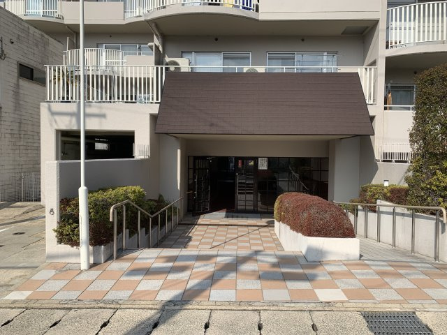 ハイツ白川のエントランス