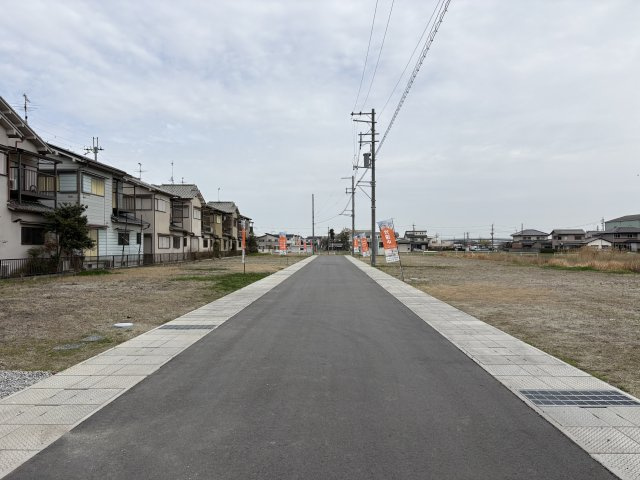 大和高田市西坊城町　全9区画の前面道路含む現地写真