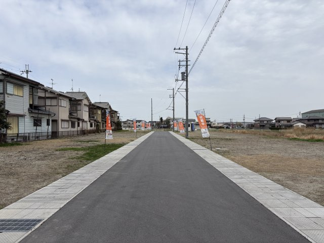 大和高田市西坊城町　全9区画の前面道路含む現地写真
