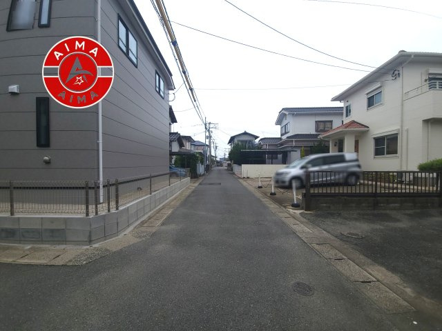 春日市紅葉ヶ丘東6丁目第1-1棟（1号棟）　の外観|前面道路含む現地の写真です。