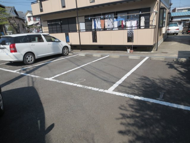 アーバンライフAの駐車場