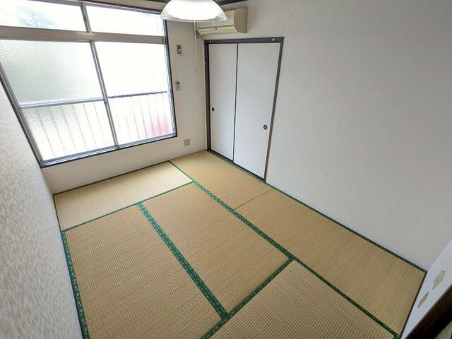 メゾン西小岩B棟の和室
