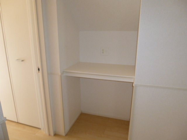 サンフラワーBの収納|DK棚