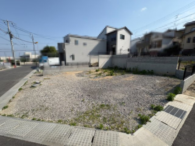 長岡京市長法寺力池の外観|北・東ともに広々幅員です。