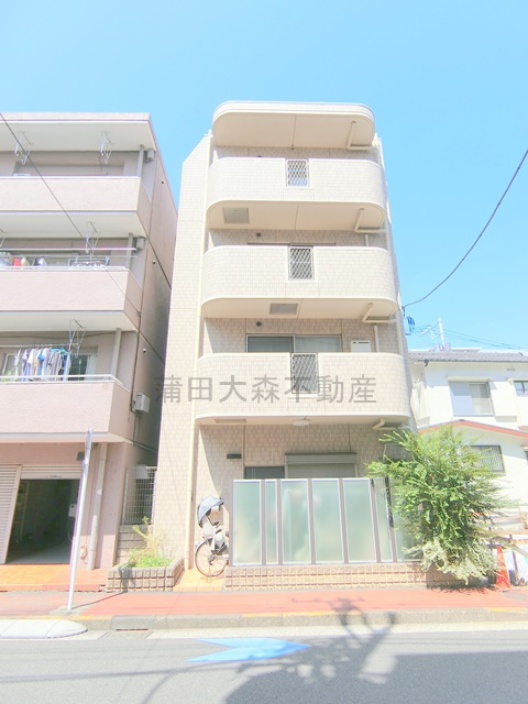 アーサクラスト海老澤の外観|2008年1月築　RC鉄筋コンクリート造地上4階建て
東京都大田区千鳥1丁目　東急池上線千鳥町駅徒歩5分、東急多摩川線武蔵新田駅徒歩13分