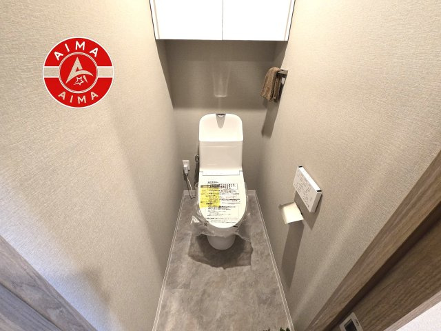 コアマンション和白丘ネクステージA棟のトイレ|白を基調とした、シンプルながらも落ち着くデザイン。洗浄付き温水便座で機能性も兼ね備えています♪