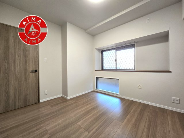 コアマンション和白丘ネクステージA棟の寝室|主寝室には収納力に優れたクローゼットがありますので、お部屋もすっきり片付きます。