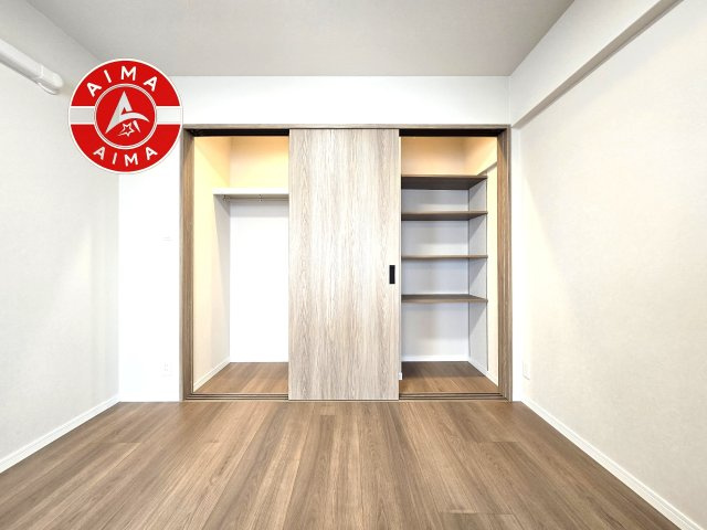 コアマンション和白丘ネクステージA棟の収納|洋服や大きな荷物が多い方や人数の多いご家族などは、一般的なクローゼットよりもウォークインクローゼットのほうが使い勝手が良いです。