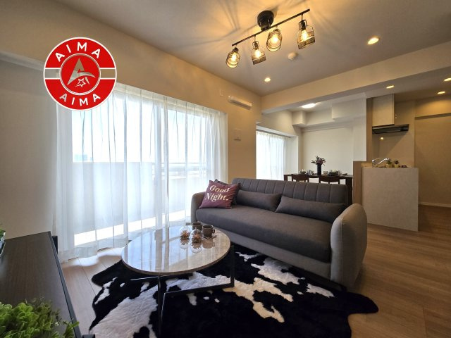 コアマンション和白丘ネクステージA棟の居間・リビング|壁一面の窓からは圧巻の眺望です♪毎日違う景色を味わえる贅沢なお住まいをぜひご見学ください！